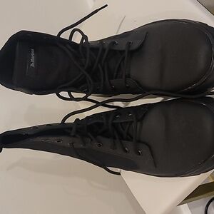 Dr. Martens unisex-adult Combs Ii Combat Boot EUC